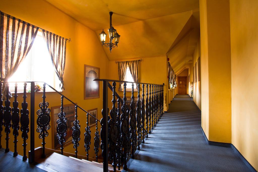 Hotel U Simla Karlovy Vary Bagian luar foto