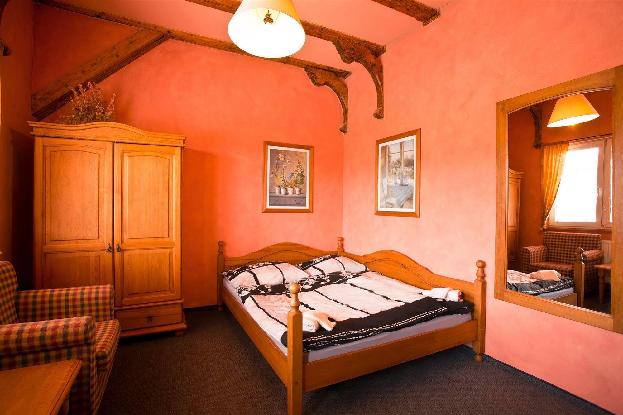 Hotel U Simla Karlovy Vary Bagian luar foto