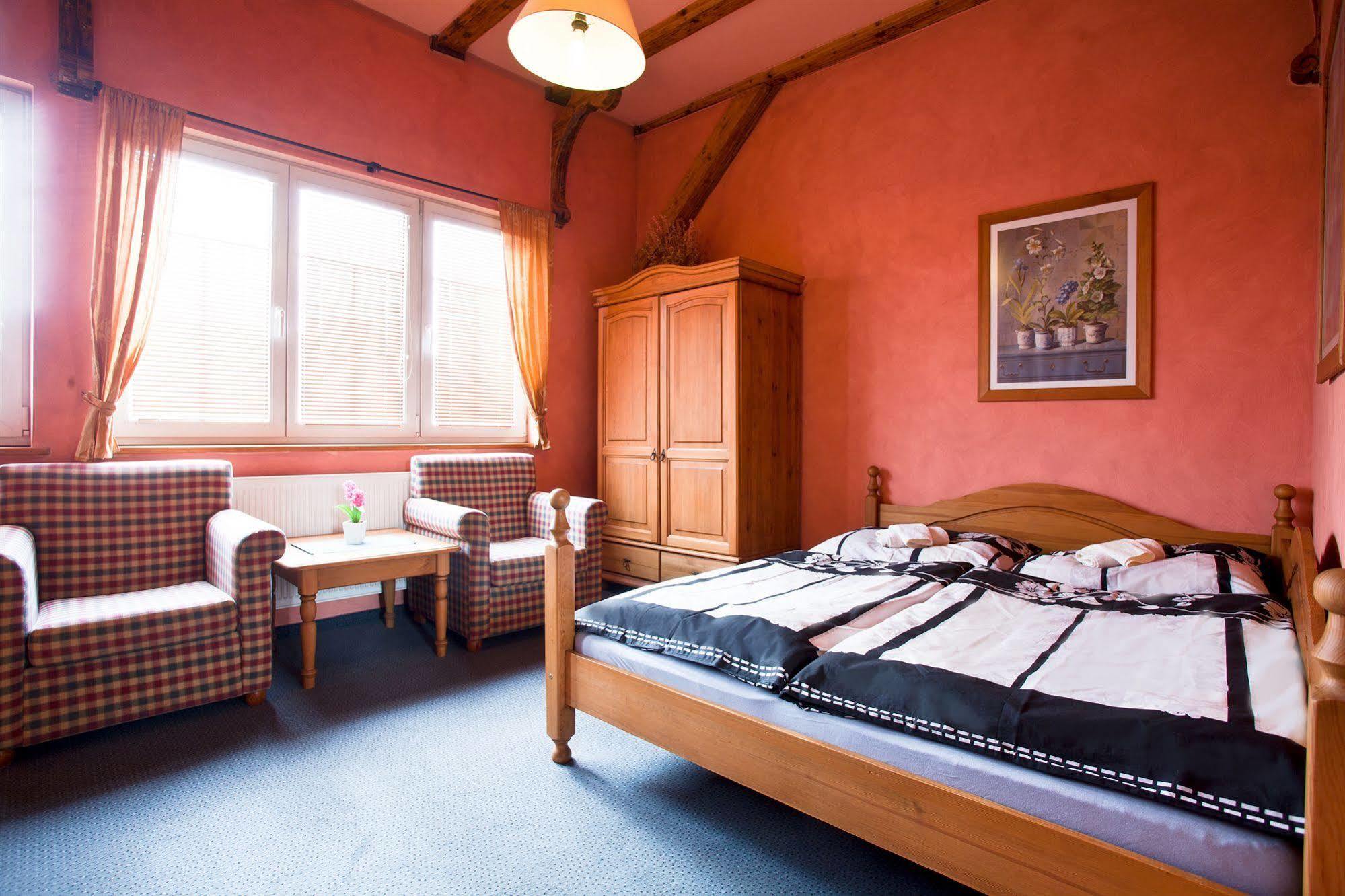 Hotel U Simla Karlovy Vary Bagian luar foto
