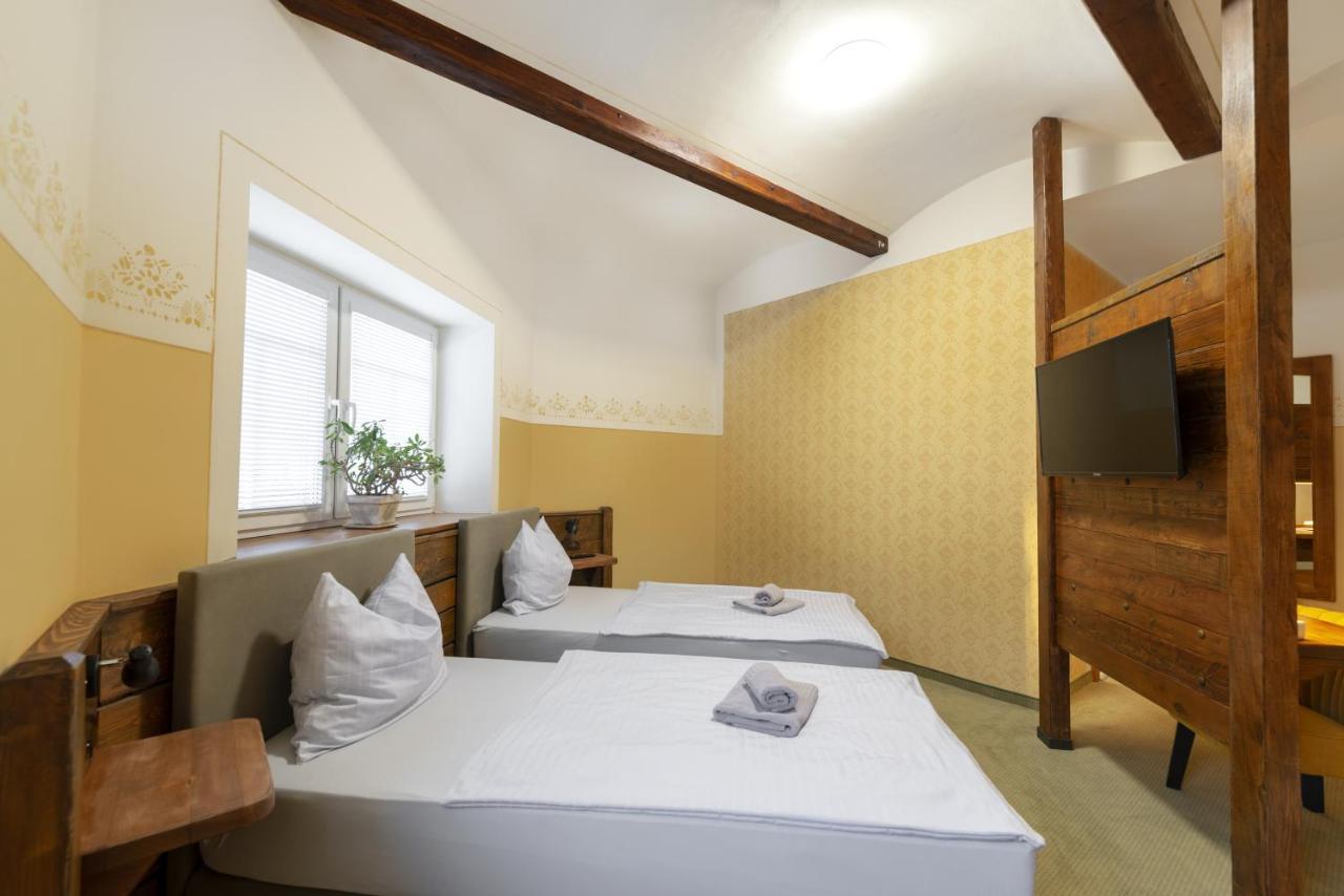 Hotel U Simla Karlovy Vary Bagian luar foto
