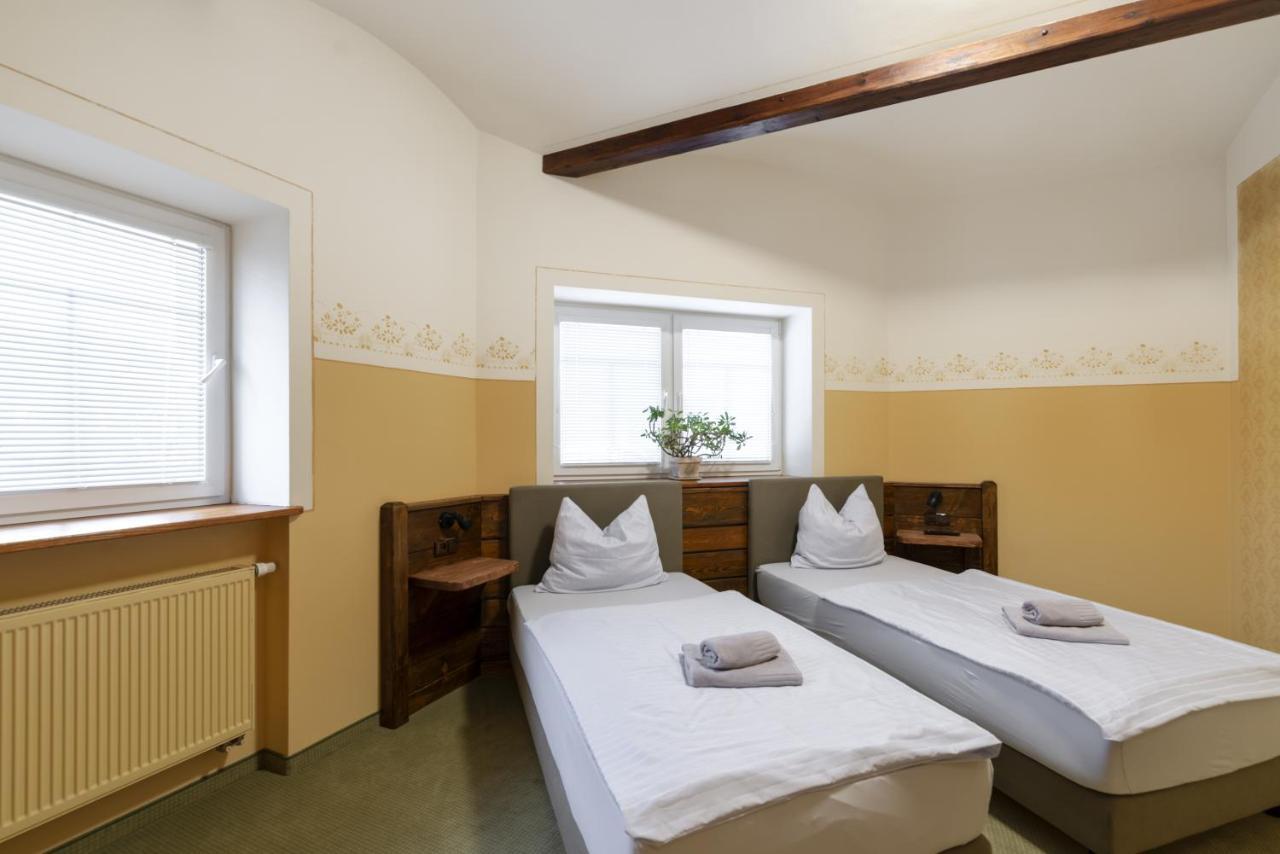 Hotel U Simla Karlovy Vary Bagian luar foto
