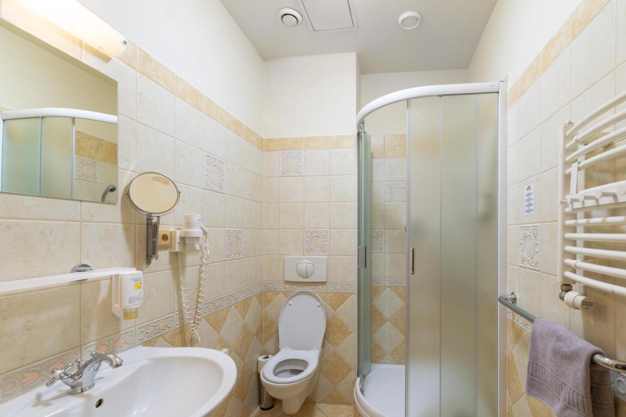 Hotel U Simla Karlovy Vary Bagian luar foto