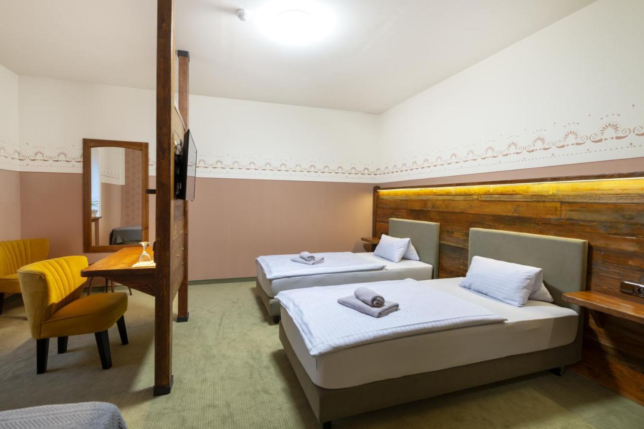 Hotel U Simla Karlovy Vary Bagian luar foto