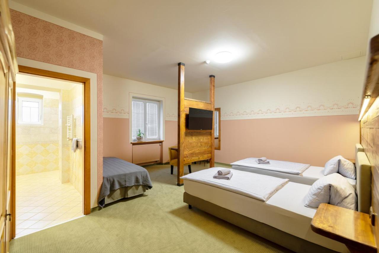 Hotel U Simla Karlovy Vary Bagian luar foto