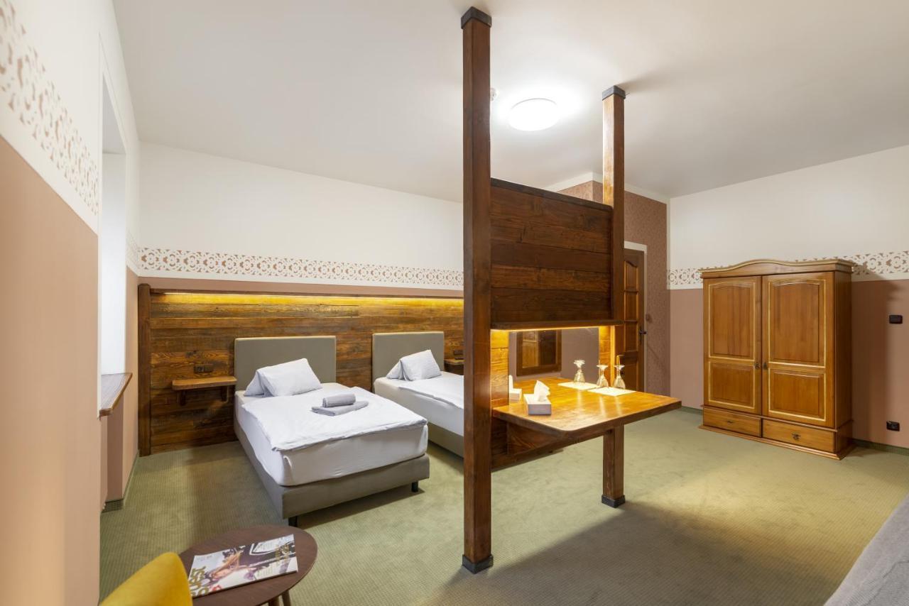 Hotel U Simla Karlovy Vary Bagian luar foto