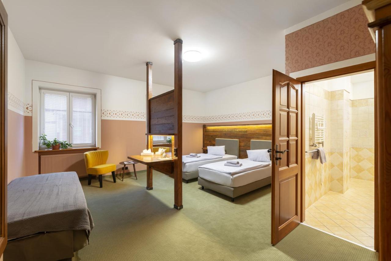Hotel U Simla Karlovy Vary Bagian luar foto
