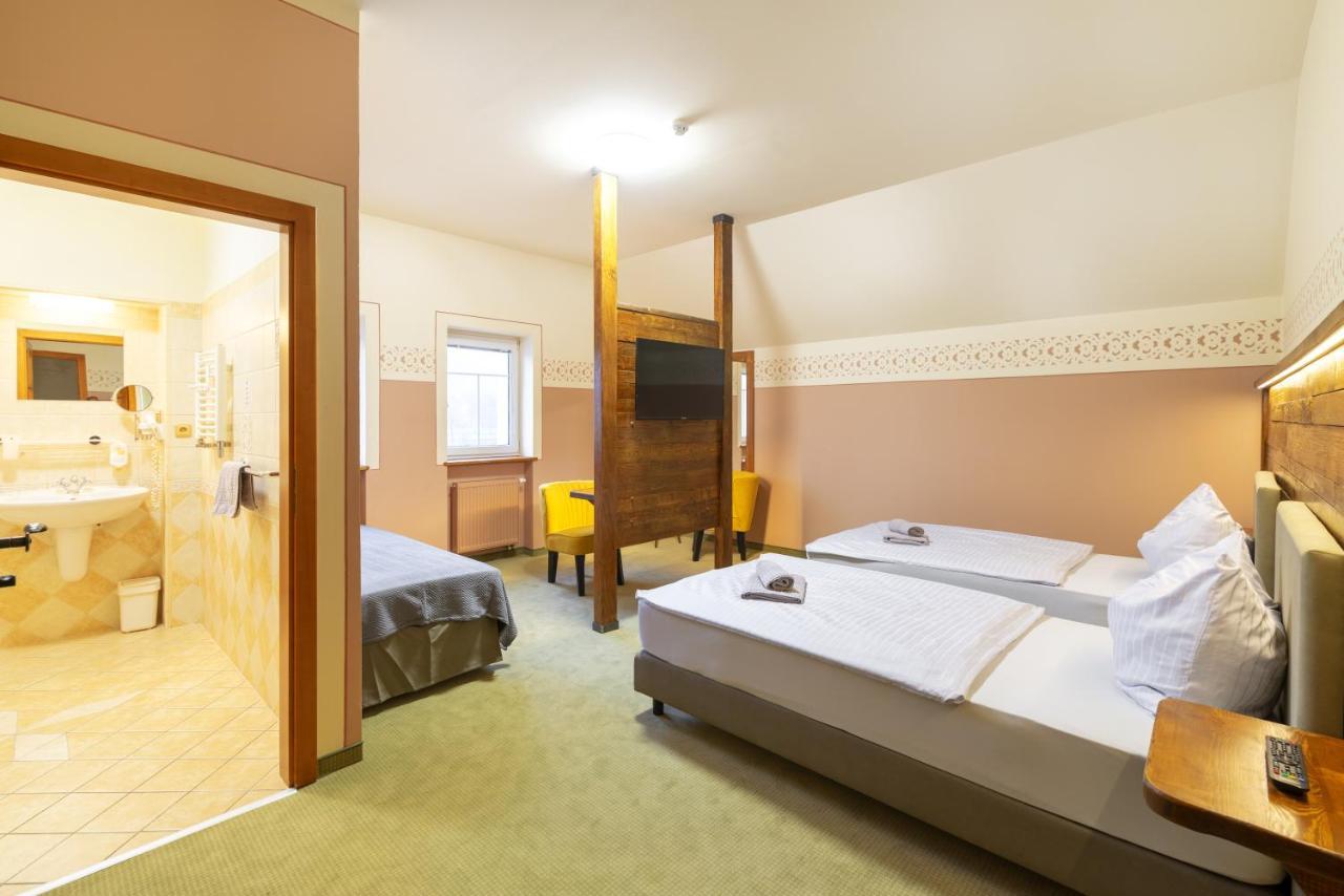 Hotel U Simla Karlovy Vary Bagian luar foto