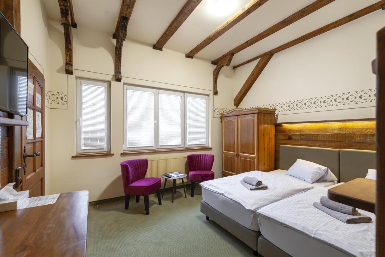 Hotel U Simla Karlovy Vary Bagian luar foto