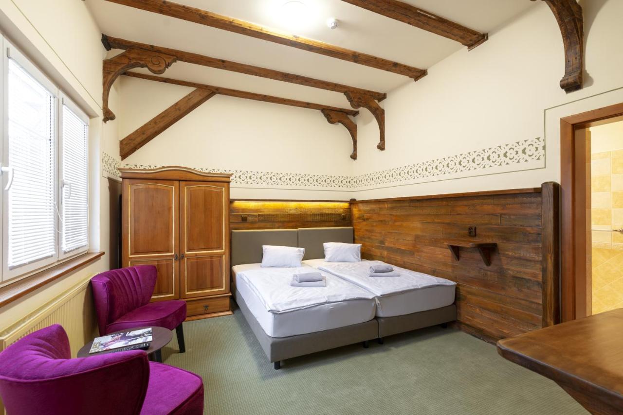 Hotel U Simla Karlovy Vary Bagian luar foto